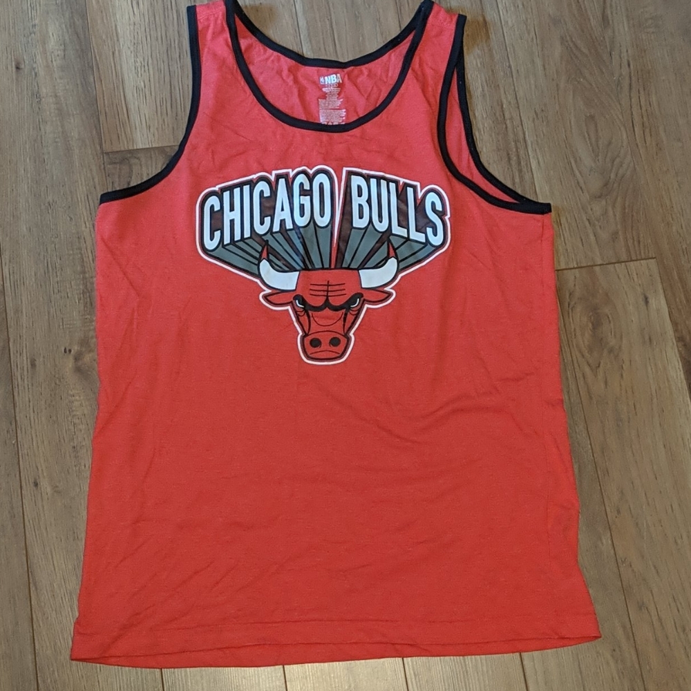 Men's size large Chicago Bulls tank